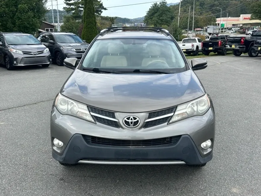 2015 Toyota RAV4 XLE photo 1