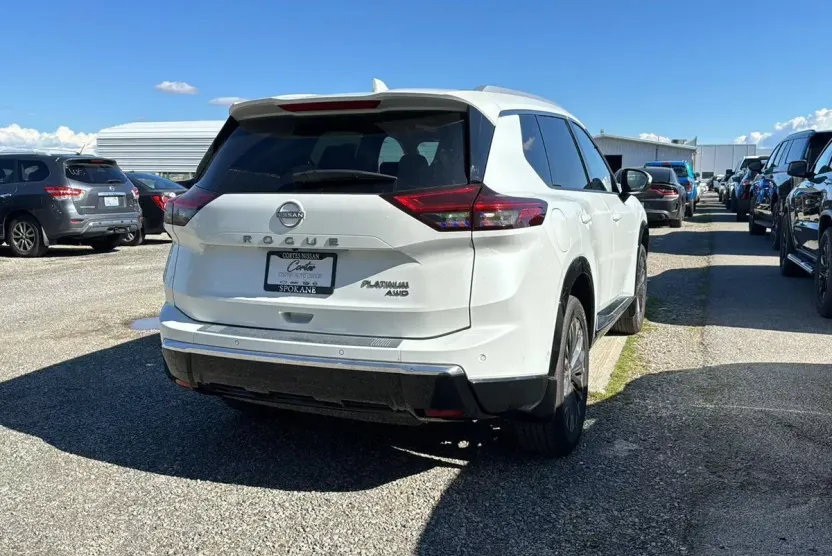 2024 Nissan Rogue Platinum AWD photo 1