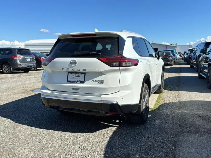 2024 Nissan Rogue Platinum AWD photo 1