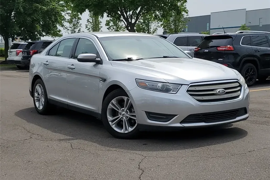 2014 Ford Taurus SEL photo 1