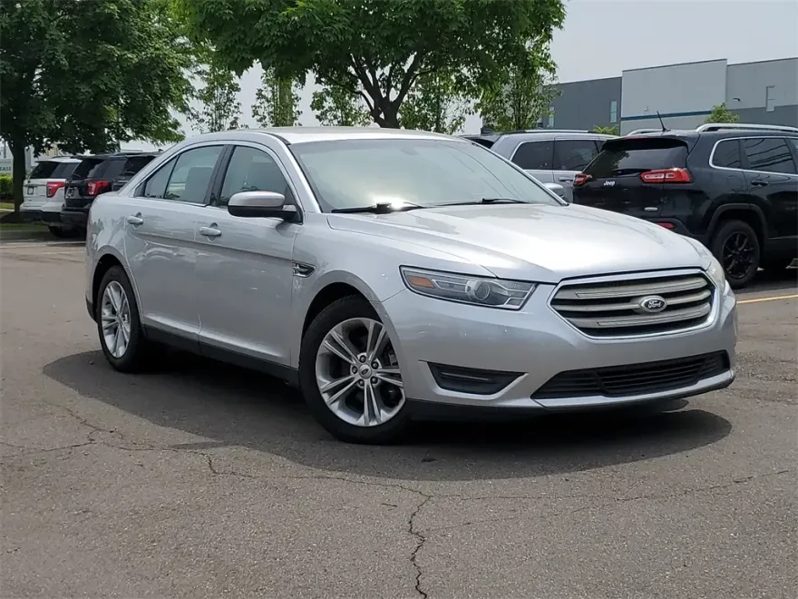 2014 Ford Taurus SEL photo 1