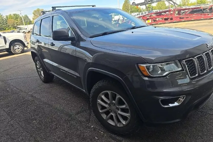 2021 Jeep Grand Cherokee Laredo E photo 1