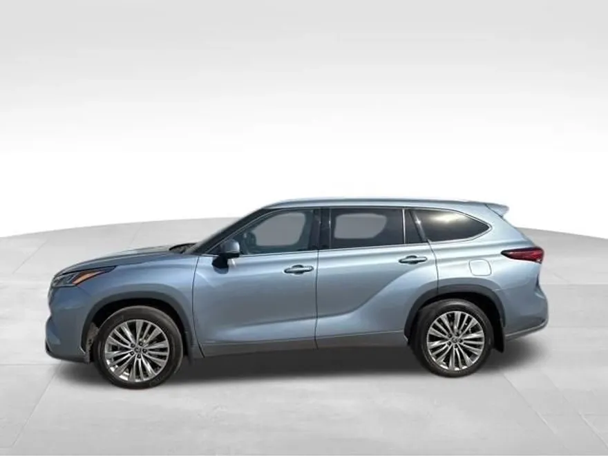 2022 Toyota Highlander Hybrid Platinum photo 1