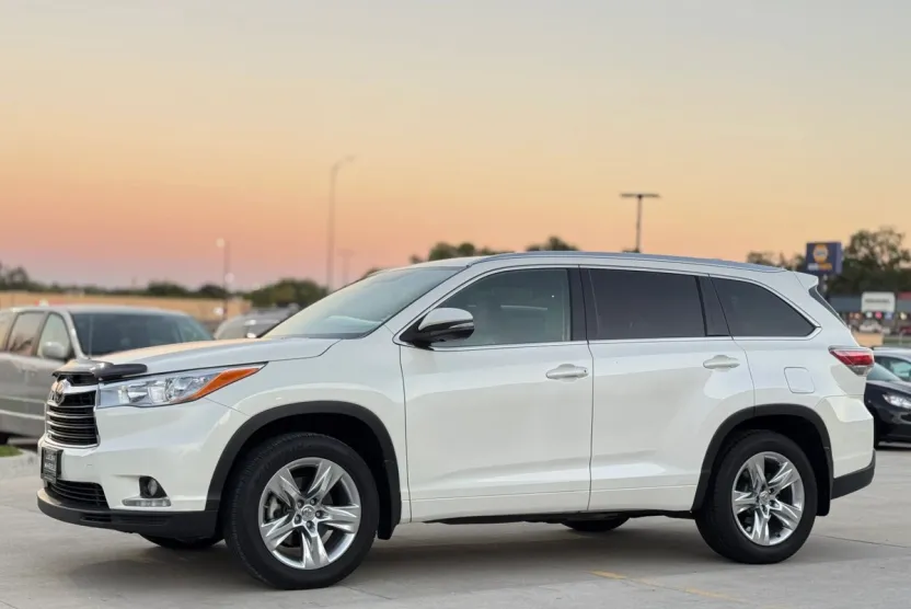 2015 Toyota Highlander Limited Sport photo 1