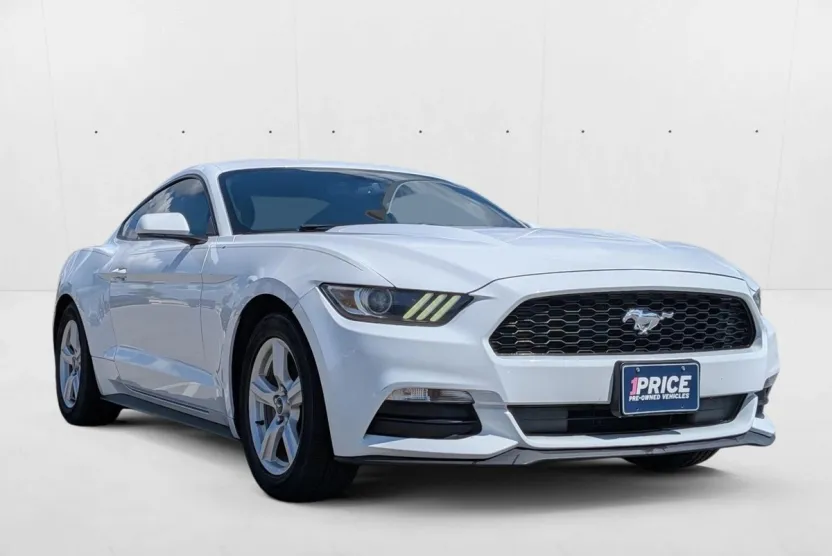 2017 Ford Mustang V6 photo 1