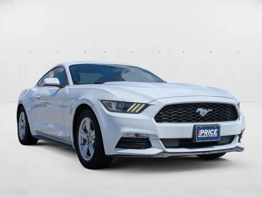 2017 Ford Mustang V6 photo 1