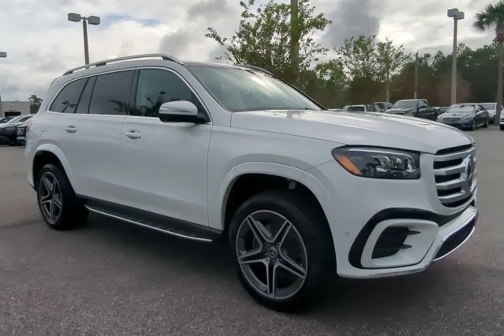 2025 Mercedes Benz GLS 450 4MATIC photo 1