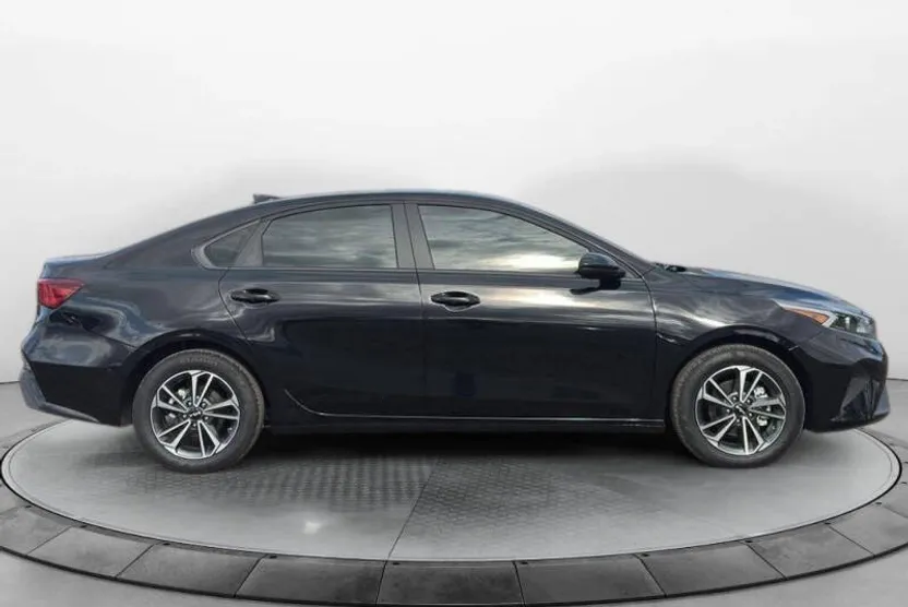 2024 Kia Forte LXS photo 1