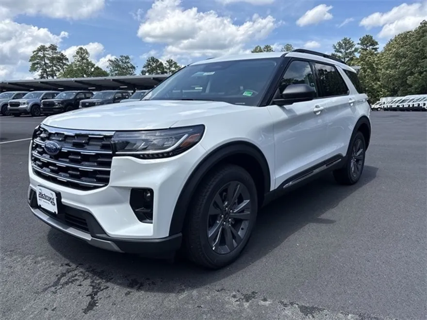 2025 Ford Explorer photo 1