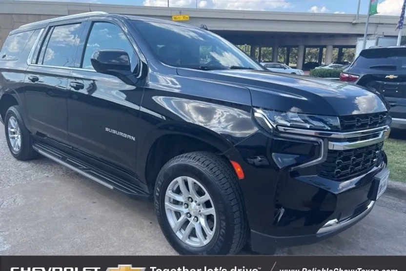 2022 Chevrolet Suburban LS photo 1