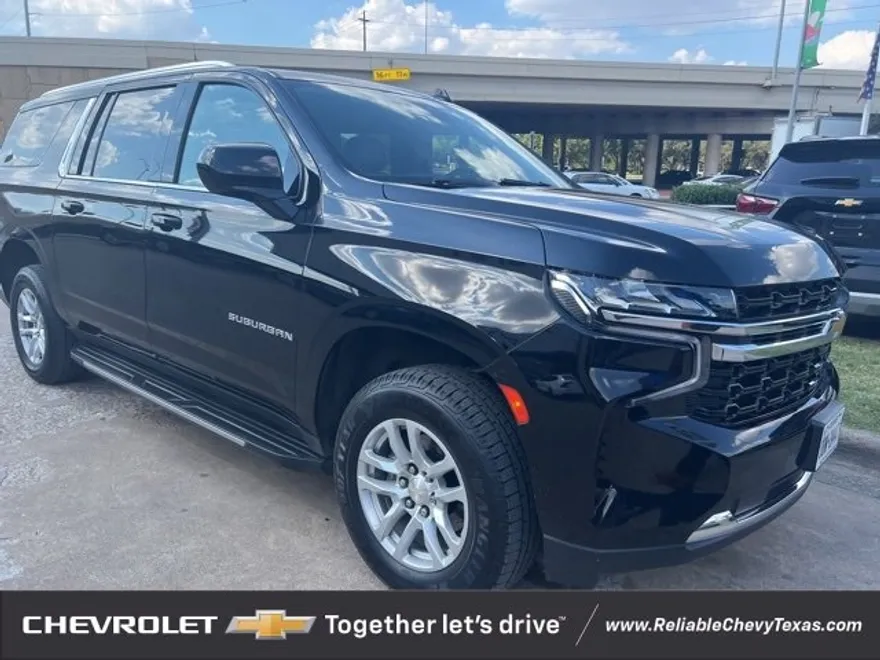 2022 Chevrolet Suburban LS photo 1
