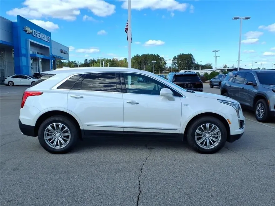 2017 Cadillac XT5 Luxury photo 1