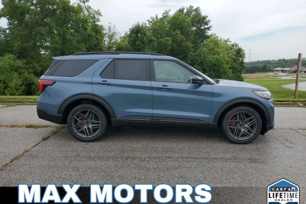 2025 Ford Explorer ST photo 1