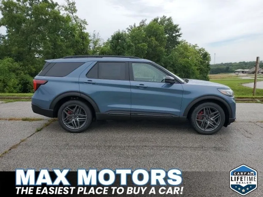 2025 Ford Explorer ST photo 1