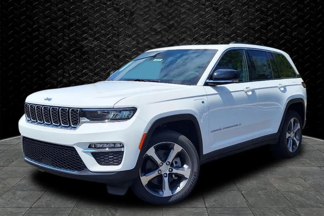 2024 Jeep Cherokee 4xe photo 1