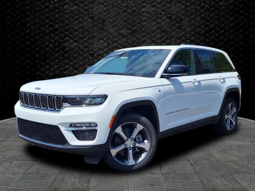 2024 Jeep Cherokee 4xe photo 1