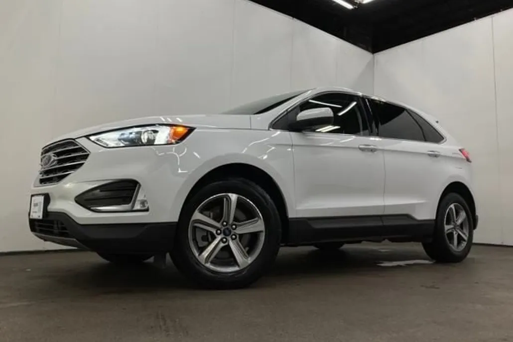 2022 Ford Edge SEL photo 1
