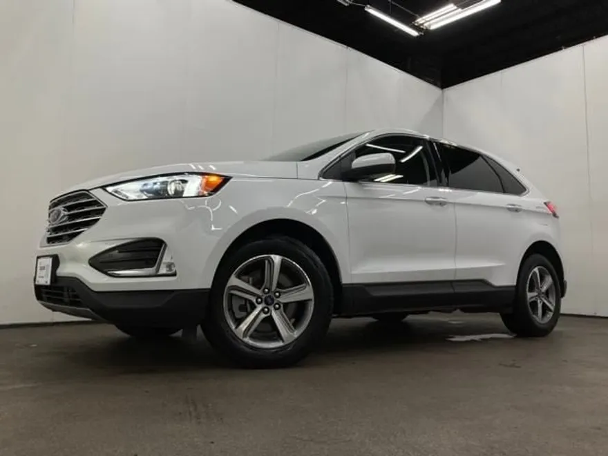 2022 Ford Edge SEL photo 1