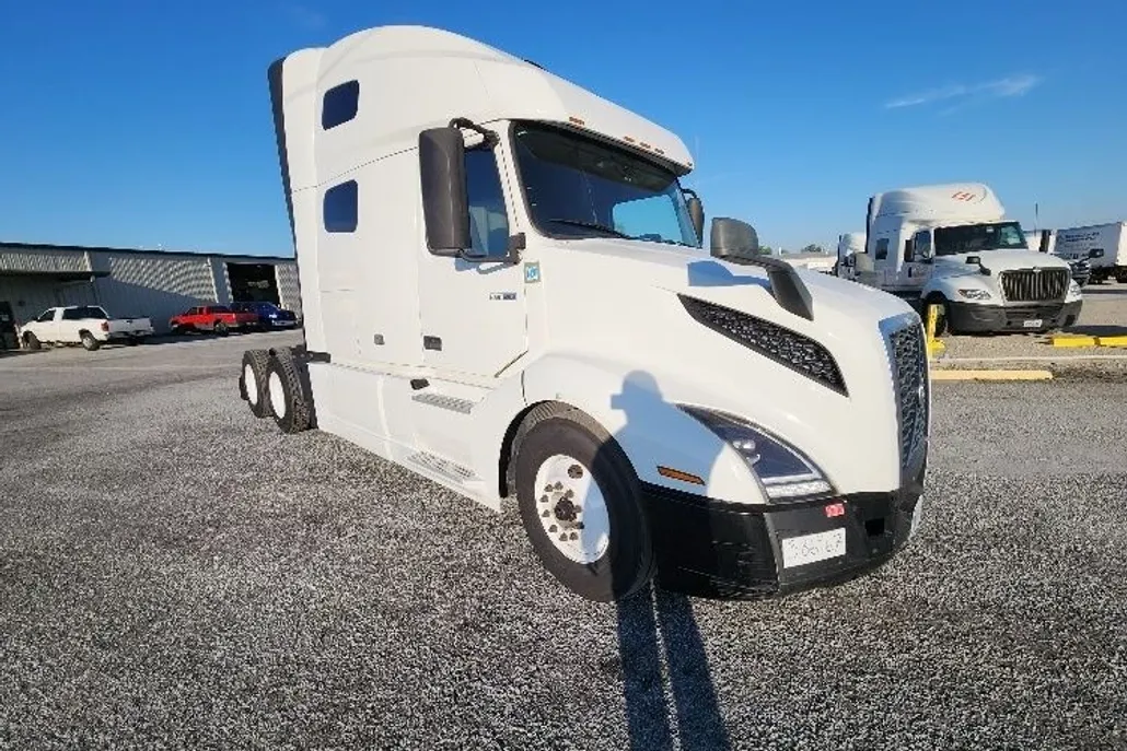 2022 Volvo Truck VNL photo 1