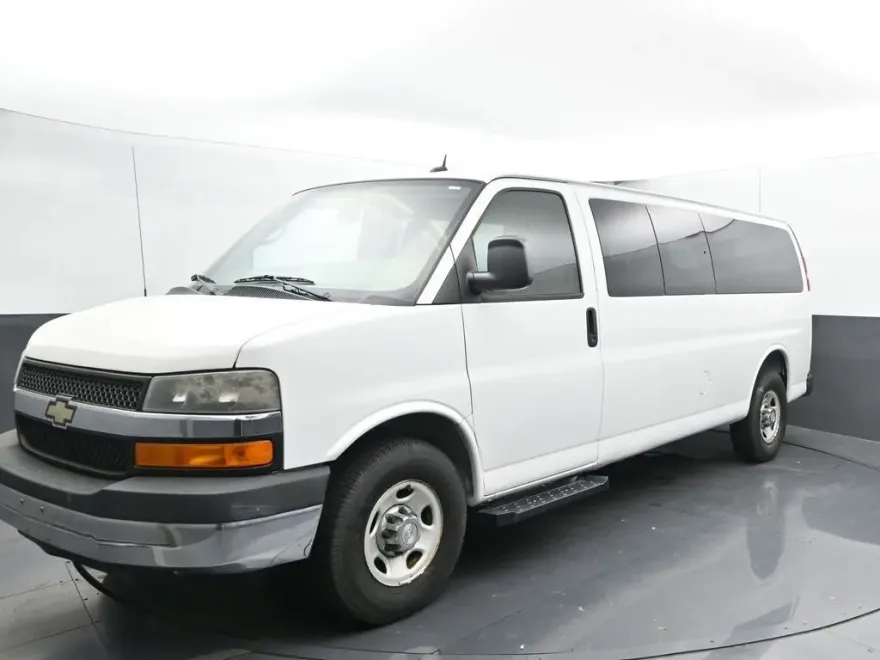 2010 Chevrolet Express 3500 LT Passenger Van photo 1
