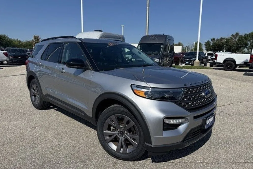 2022 Ford Explorer XLT photo 1