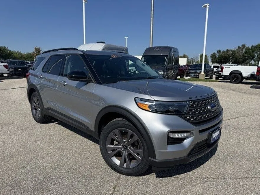 2022 Ford Explorer XLT photo 1