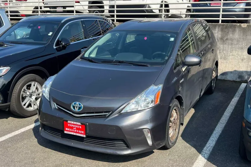 2014 Toyota Prius V Two photo 1