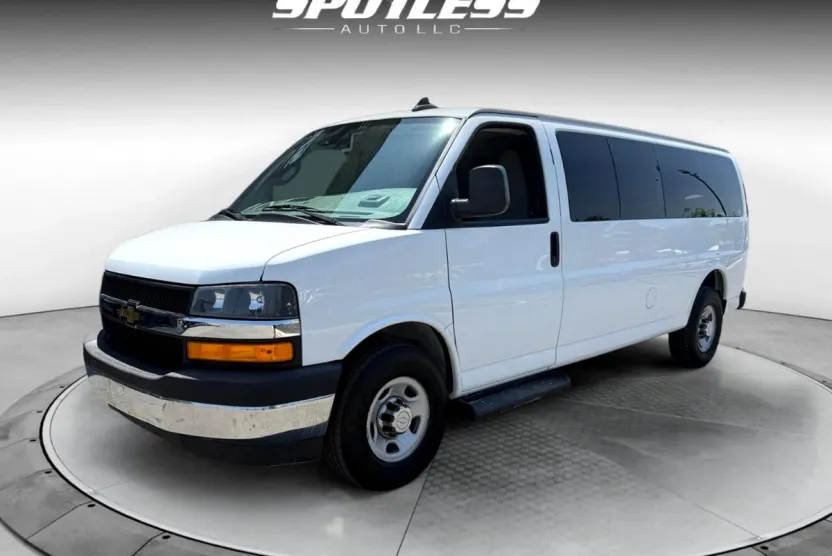 2020 Chevrolet Express LT photo 1