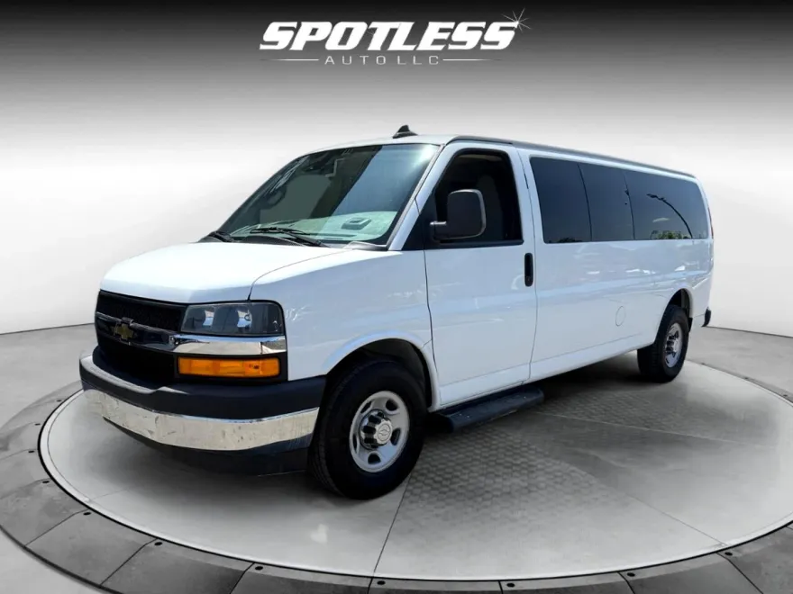 2020 Chevrolet Express LT photo 1