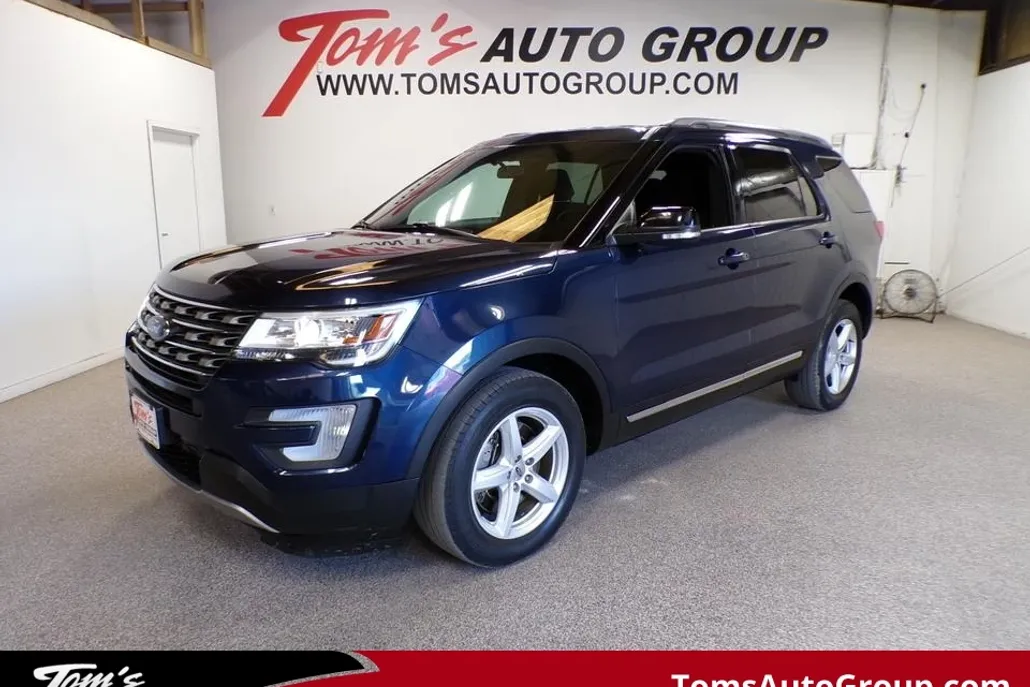 2016 Ford Explorer XLT photo 1
