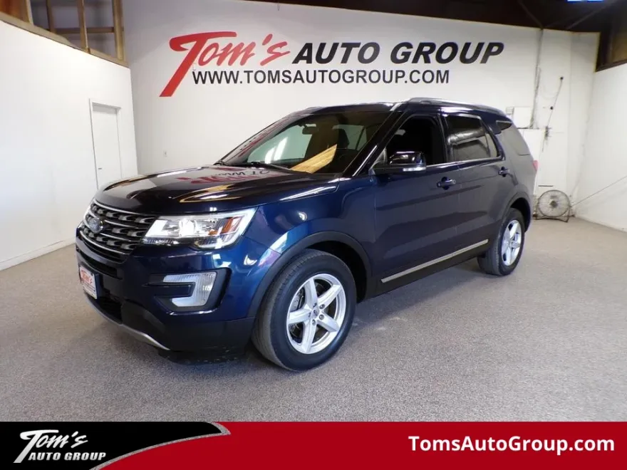 2016 Ford Explorer XLT photo 1