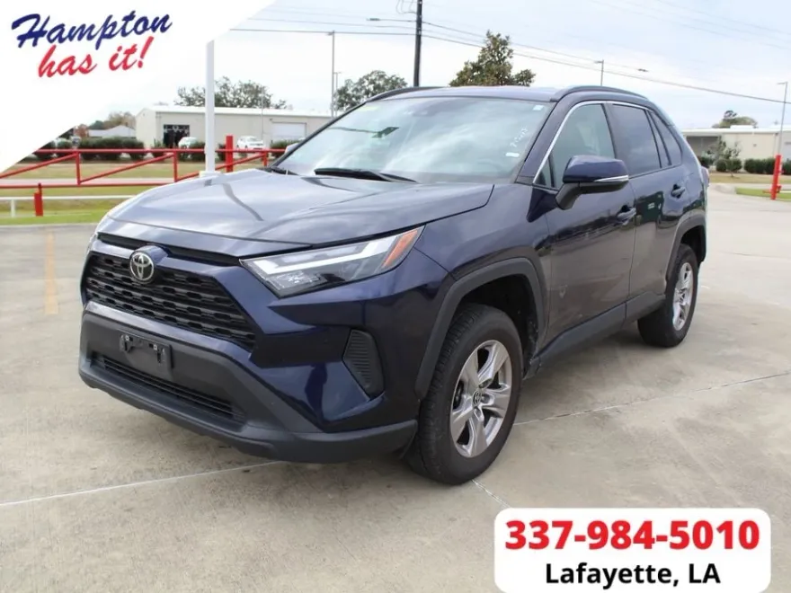 2022 Toyota RAV4 XLE photo 1