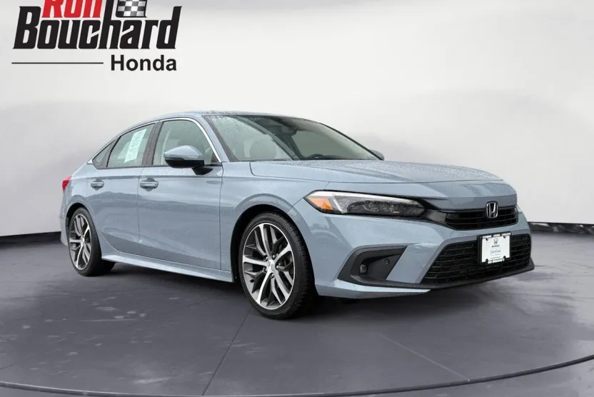 2022 Honda Civic Touring photo 1