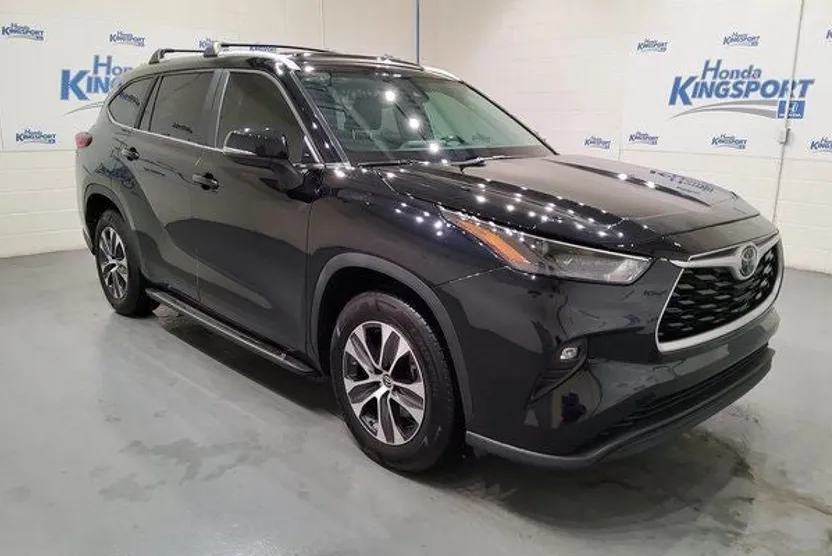 2023 Toyota Highlander XLE photo 1