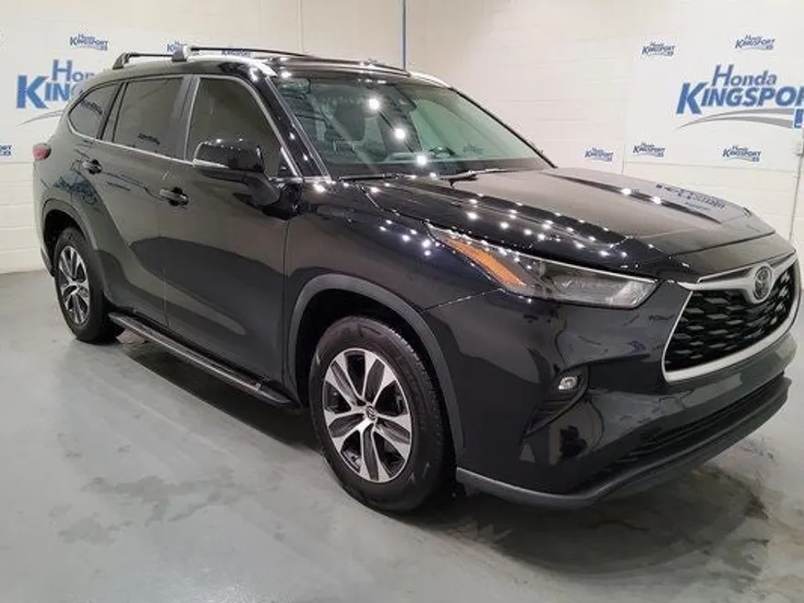2023 Toyota Highlander XLE photo 1
