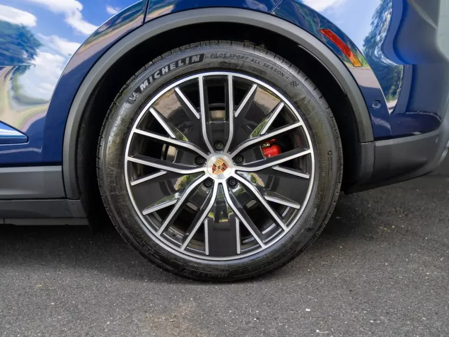 2025 Porsche Macan Electric photo 11