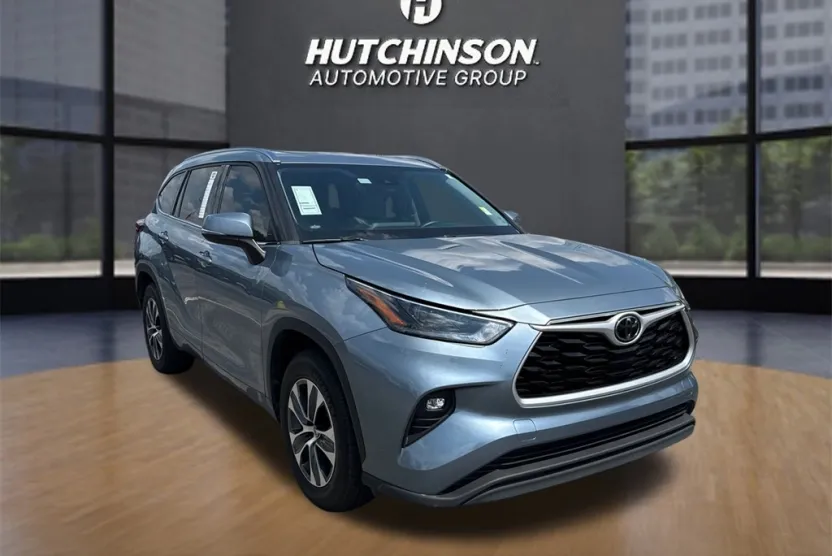 2021 Toyota Highlander XLE photo 1