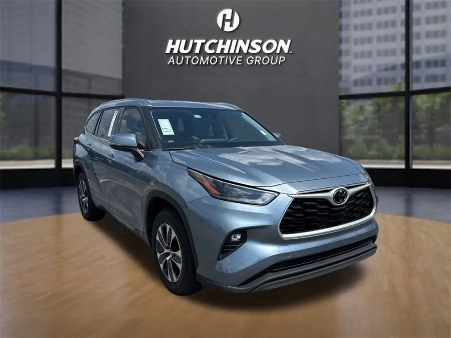 2021 Toyota Highlander XLE photo 1