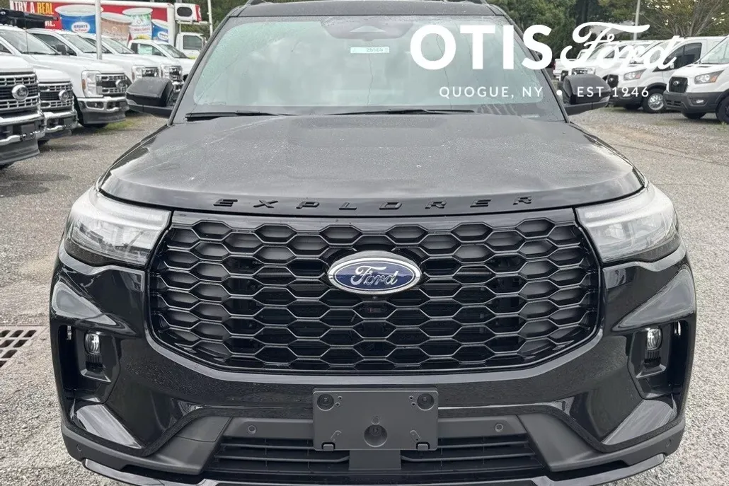 2025 Ford Explorer ST-Line photo 1