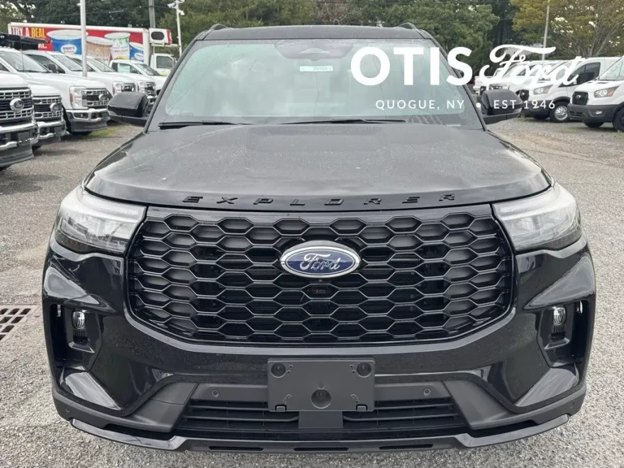 2025 Ford Explorer ST-Line photo 1
