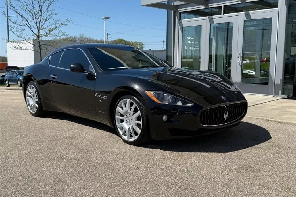 2011 Maserati Granturismo Base photo 1