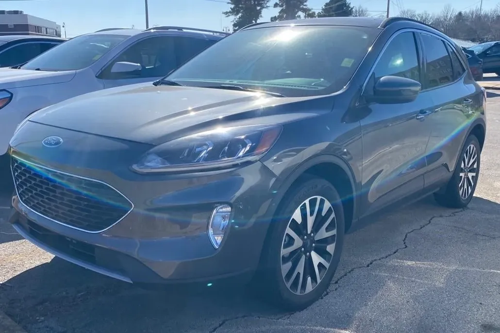 2020 Ford Escape SEL photo 1