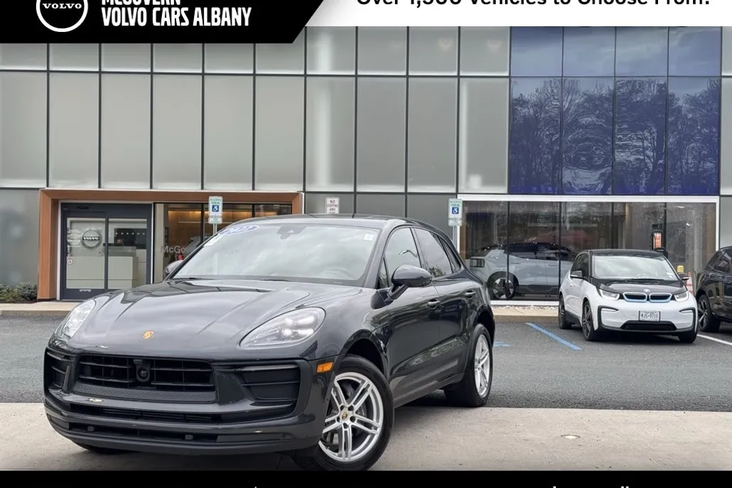 2022 Porsche Macan Base photo 1