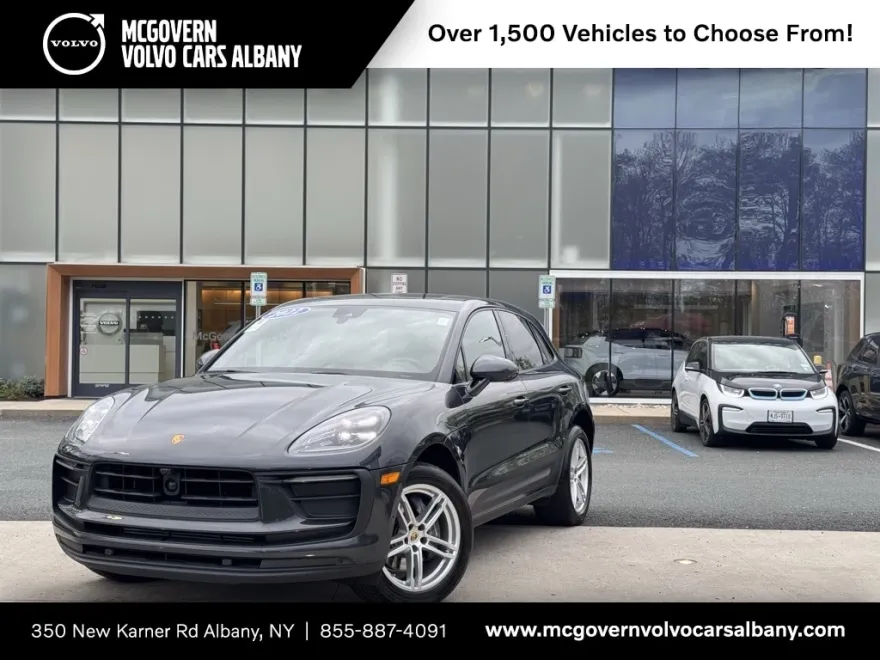 2022 Porsche Macan Base photo 1