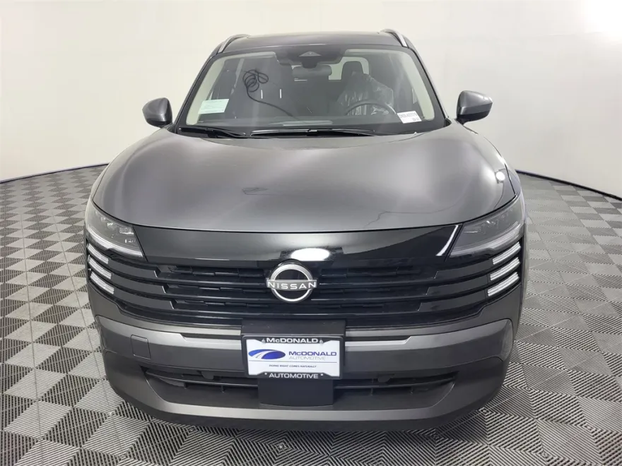 2025 Nissan Kicks SV photo 1