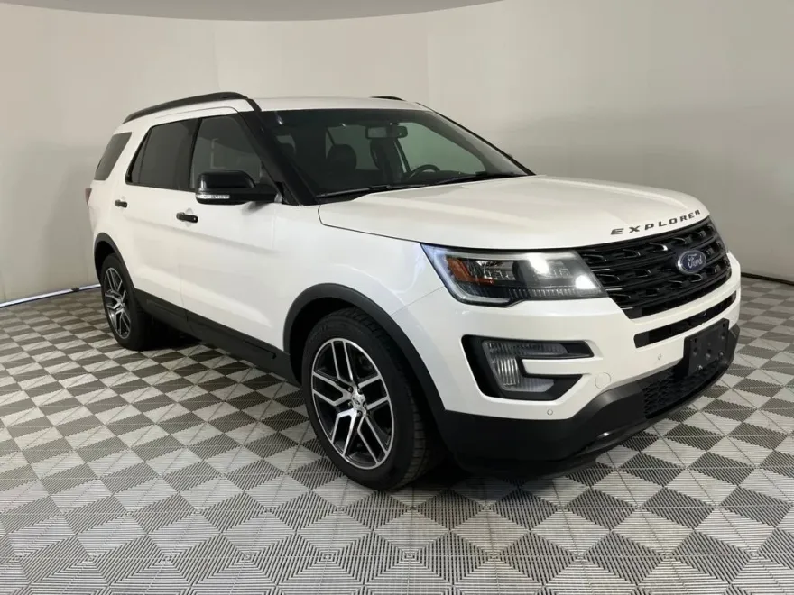 2016 Ford Explorer Sport photo 1