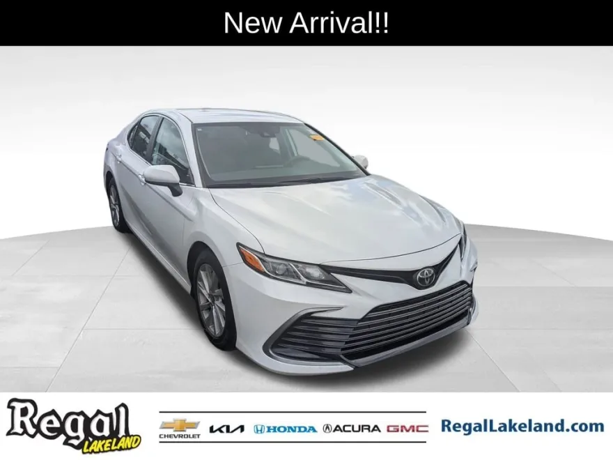 2022 Toyota Camry LE photo 1