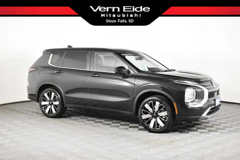 2025 Mitsubishi Outlander SE photo 1
