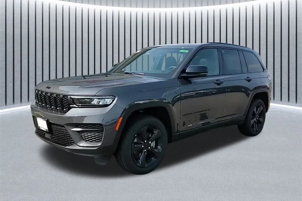2025 Jeep Grand Cherokee Altitude photo 1