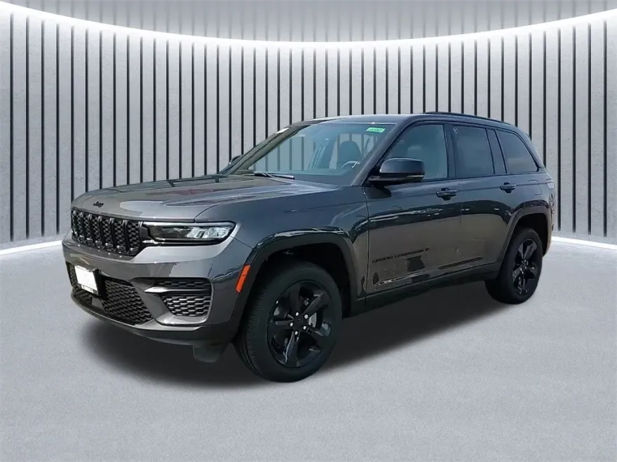 2025 Jeep Grand Cherokee Altitude photo 1